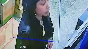 واقعة صدم عامل.. سيدة تهرب بمركبتها بعد الامتناع عن سداد فاتورة مشتريات